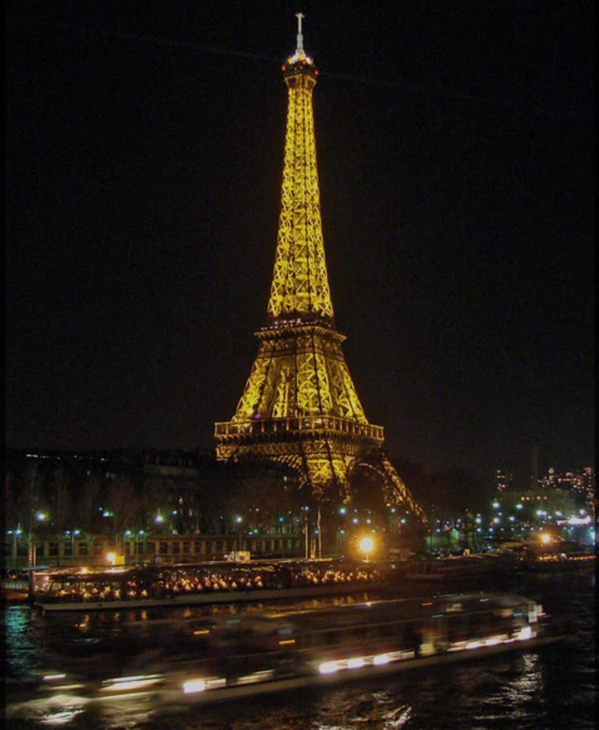 Luxury Eiffel Tour Apartment